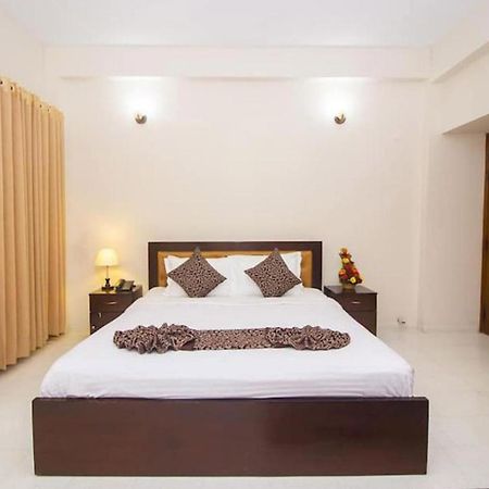 Hotel Suite Palace Baridhara ธากา ภายนอก รูปภาพ
