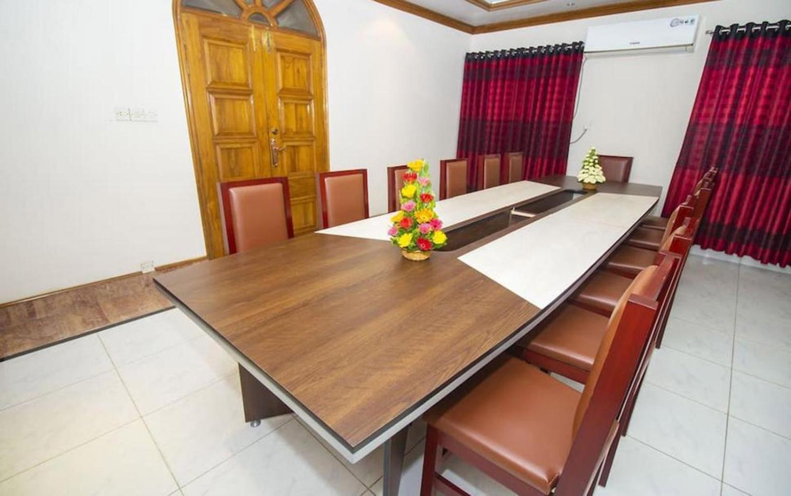 Hotel Suite Palace Baridhara ธากา ภายนอก รูปภาพ