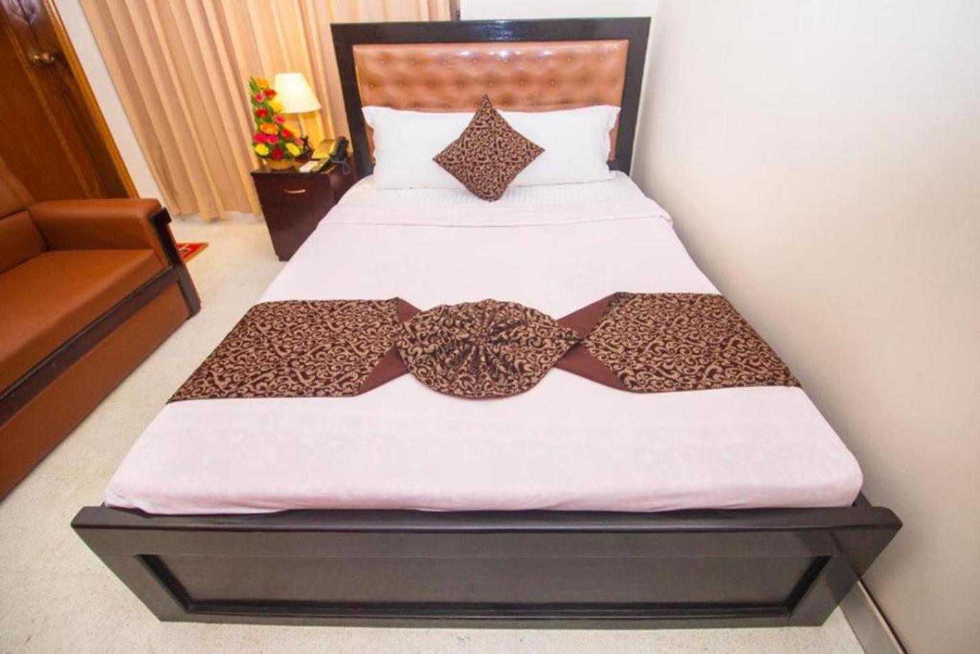 Hotel Suite Palace Baridhara ธากา ภายนอก รูปภาพ